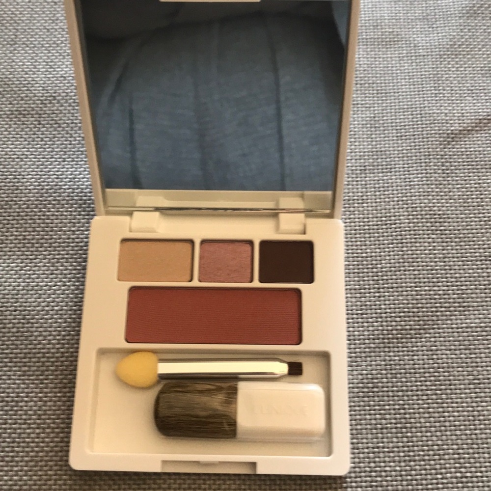 Clinique eyeshadow and blush palette with brush